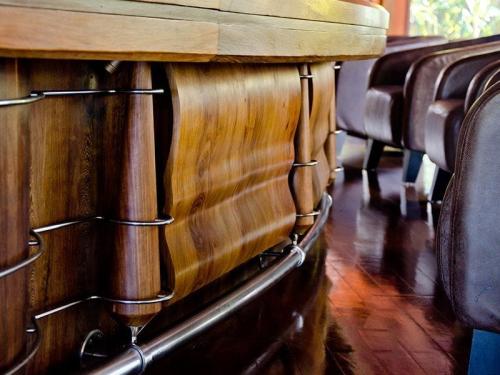 Main-Bar-Dinarobin-Hotel