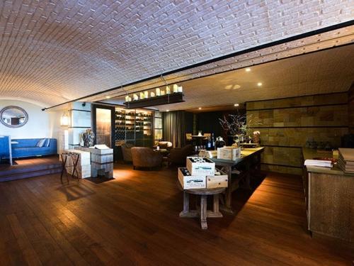 18-IPE-Flooring-1-Belle-Mare-Plage-Hotel-Restaurant