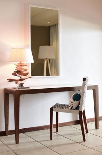 25-Desk-and-Mirror-Belle-Mare-Plage-Hotel-2