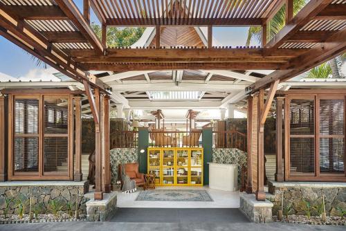 Paradise Cove Entrance Furniture